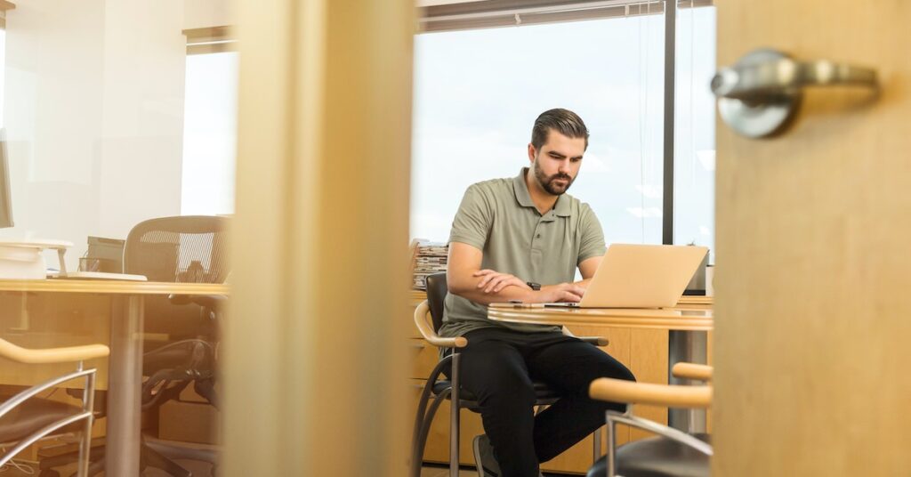 pexels linkedin sales navigator 1251847